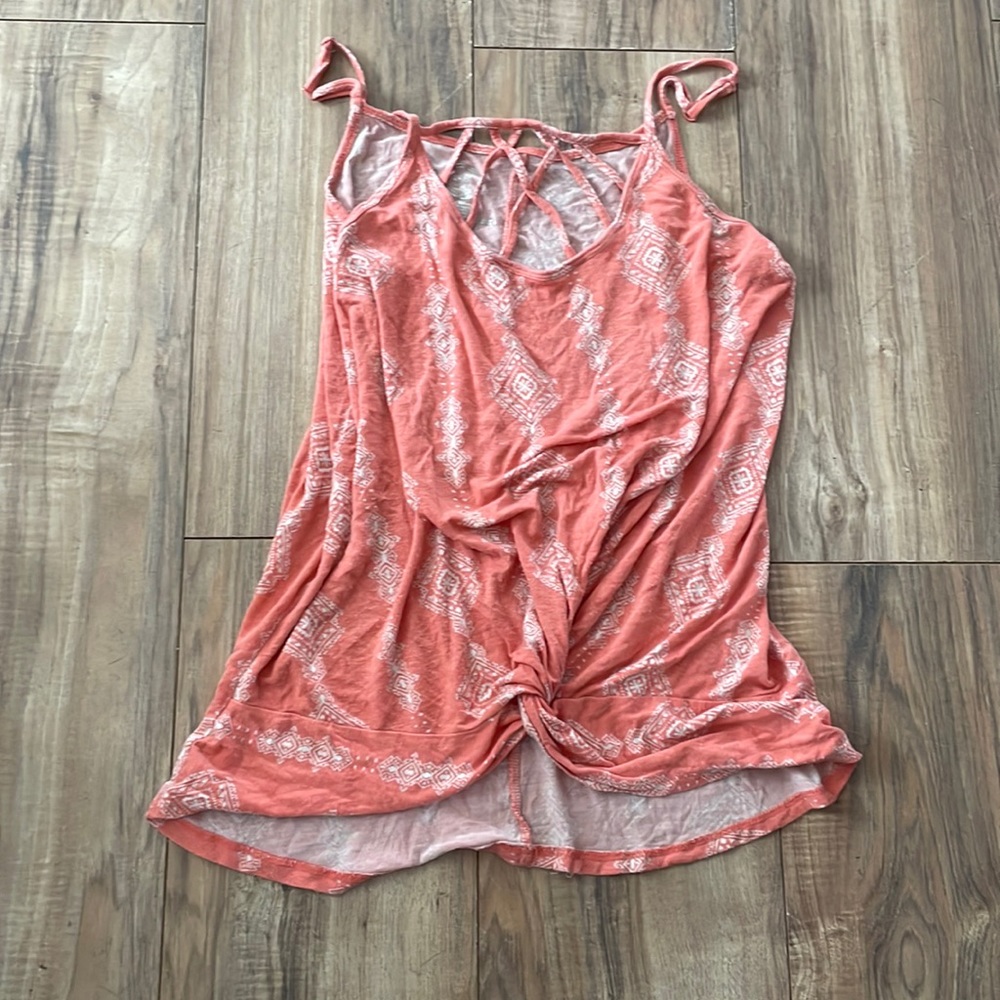 brand: maurices. size: M. color: pink/peach. could fit as a L, very comfortable.